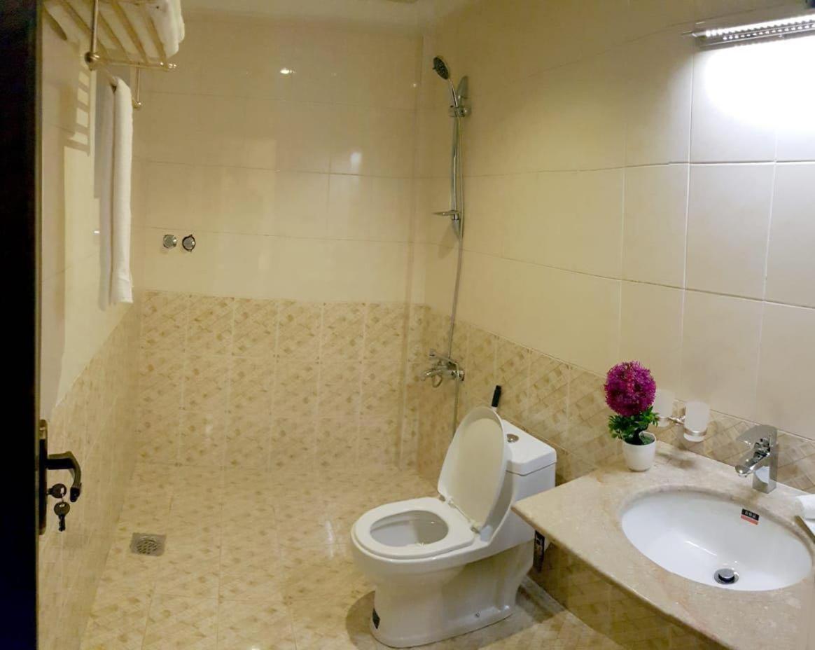 Triple One Hotel Suites Абботтабад Экстерьер фото