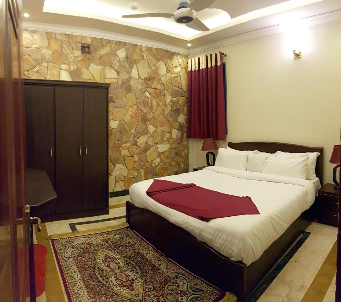 Triple One Hotel Suites Абботтабад Экстерьер фото